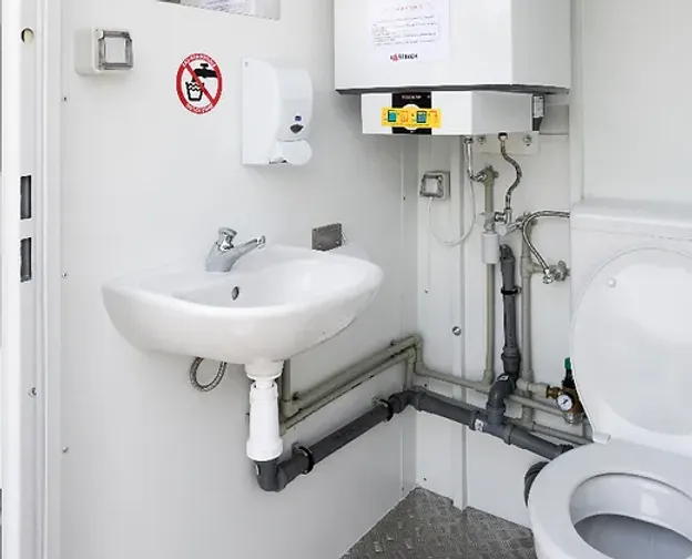 Sanitärbereich mit 1 Toilette + Dusche und Waschbecken (optional) – Image 3