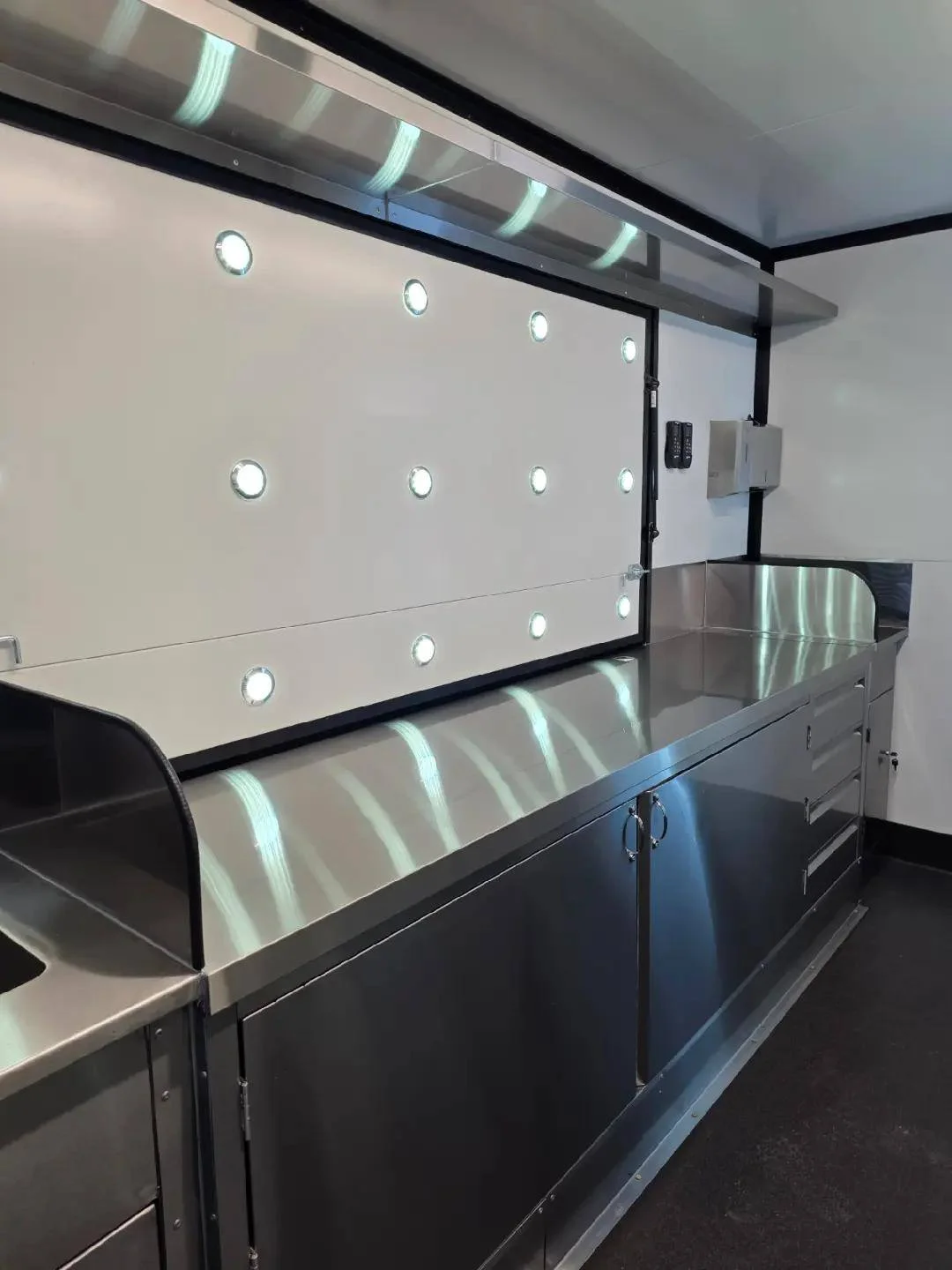 Mobiler Catering-Anhänger – schlüsselfertiges Modell – Image 9