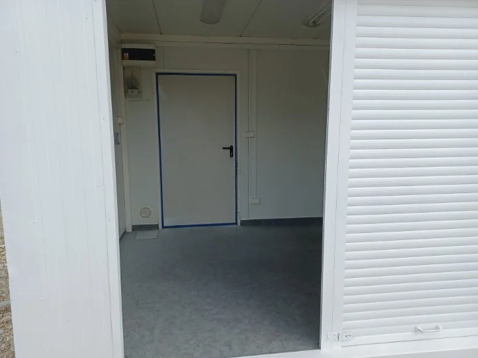 Conteneur Commercial 300×350 avec Volets Roulants – Image 4
