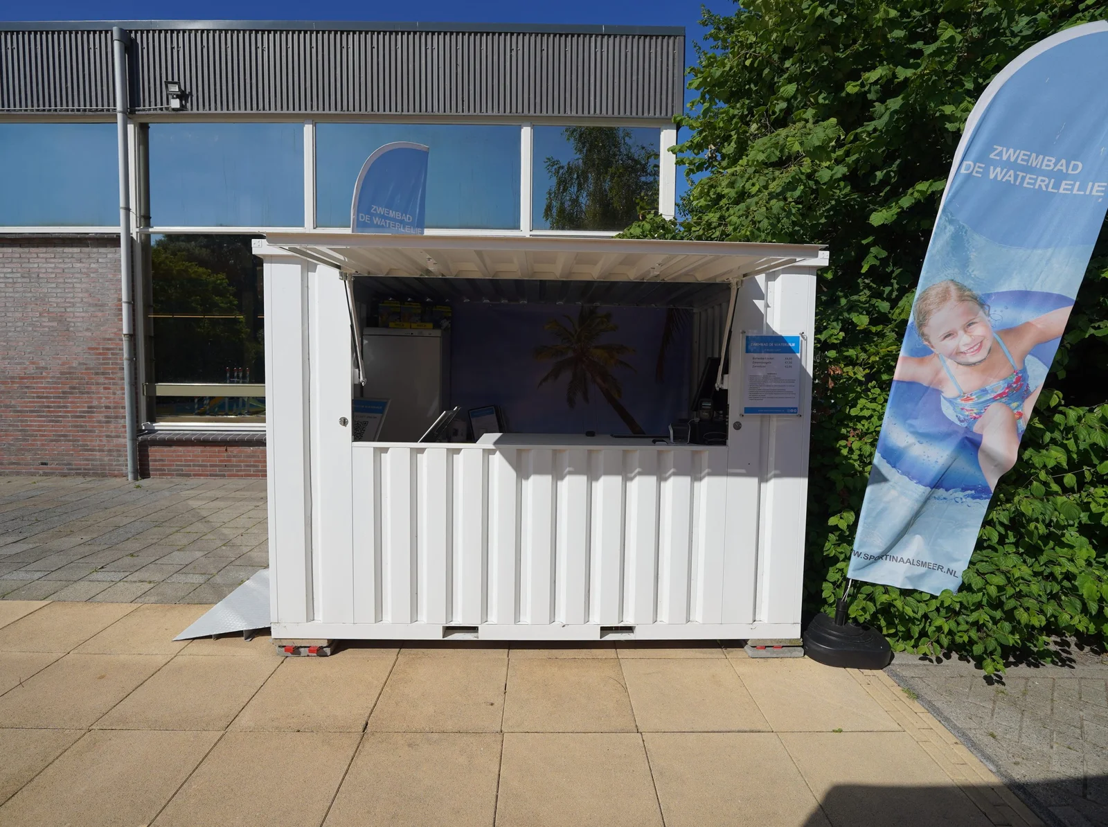 4x2 Meter zerlegbarer Barcontainer, Schwarz RAL 9005 – Image 2