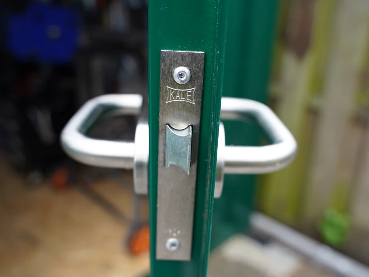 Demontierbarer Barcontainer 3×2 Meter Grün RAL 6016 – Image 3