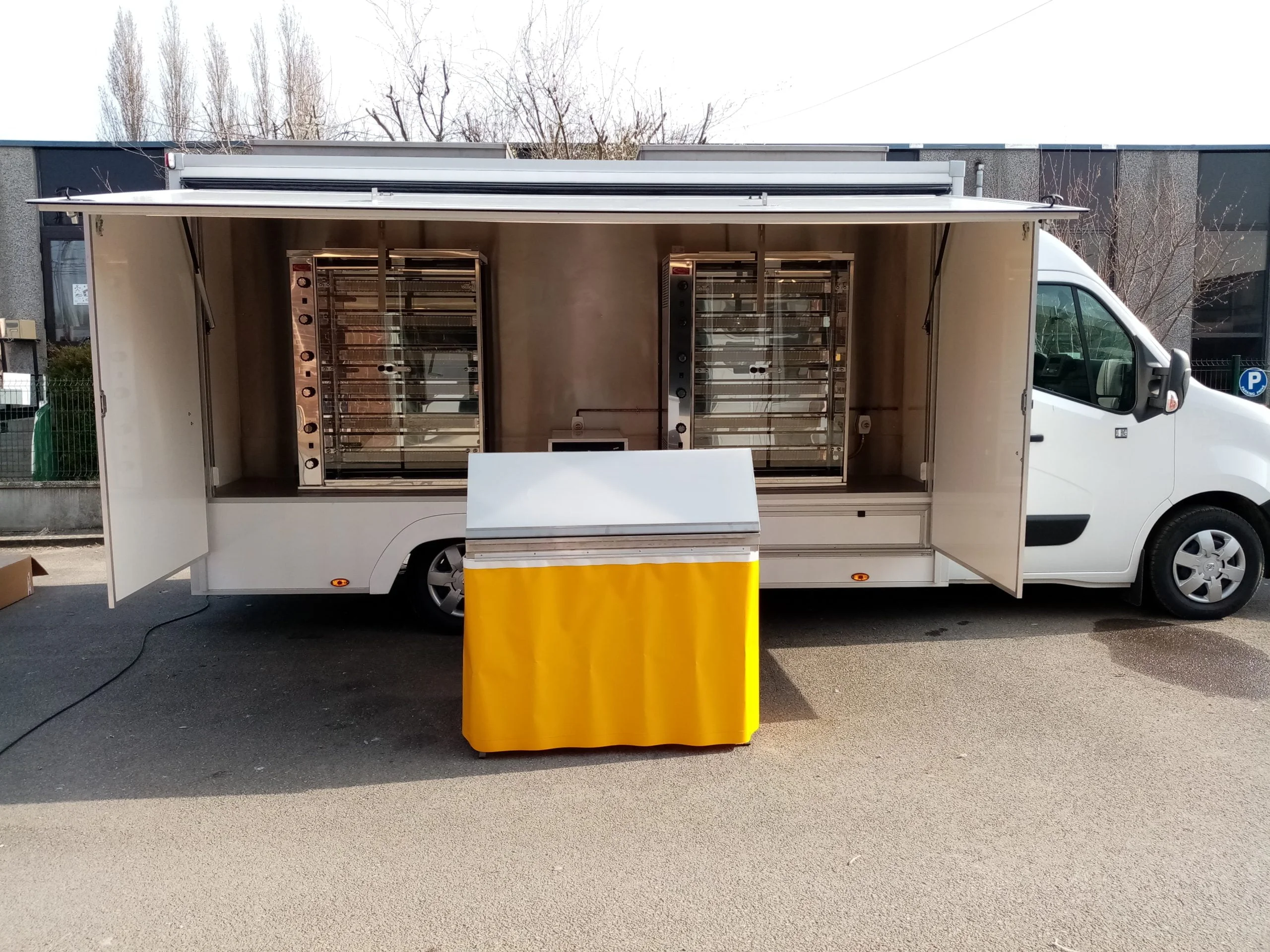 Nissan NV400 rôtisserie